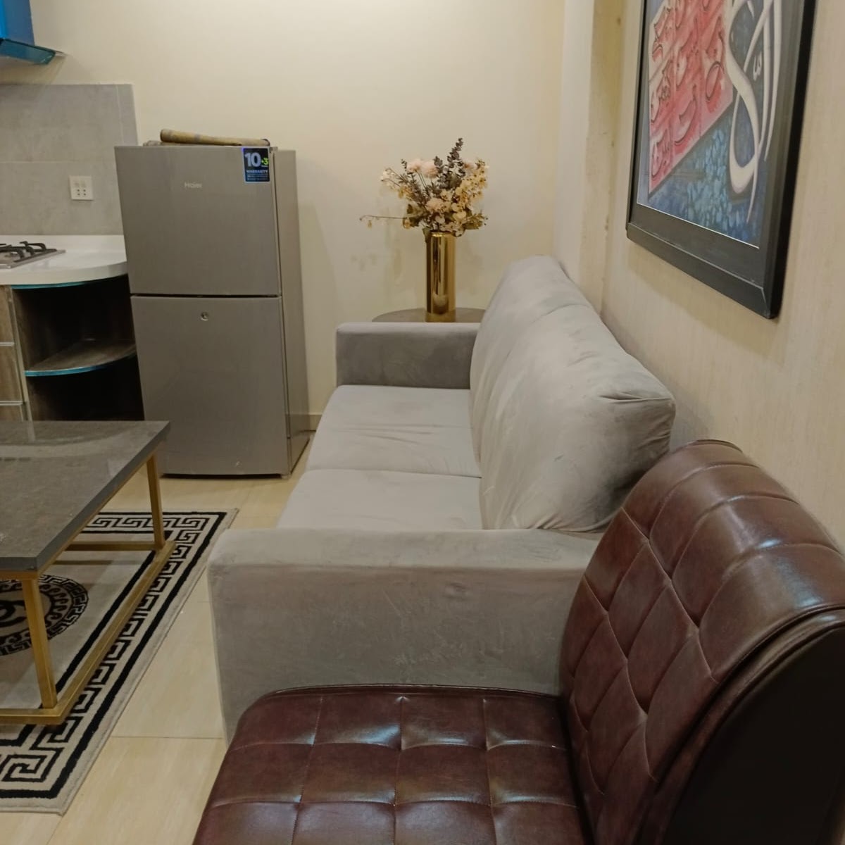 Room 302 — 2-Bedroom Luxury Family Suite at Rizco Heights, Bahria Town, Lahore — guest room photo 2