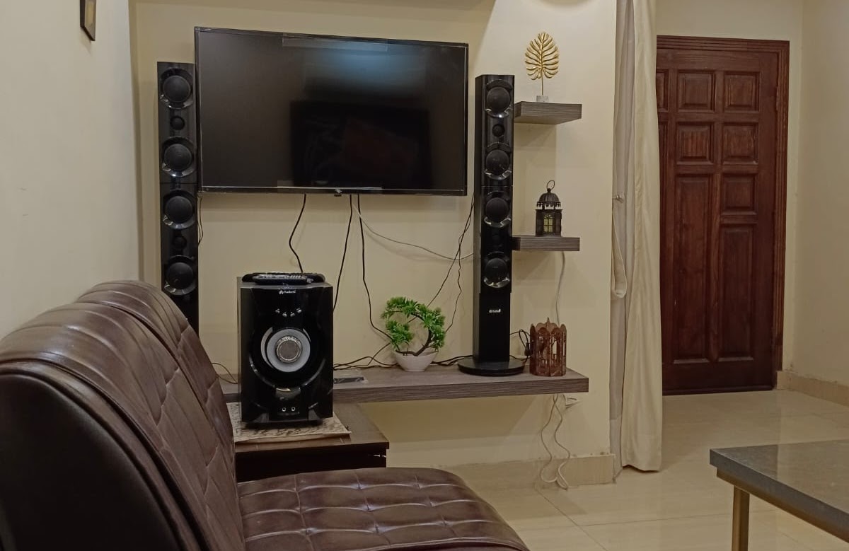 Room 403 — 1-Bedroom Executive Room at Rizco Heights, Bahria Town, Lahore